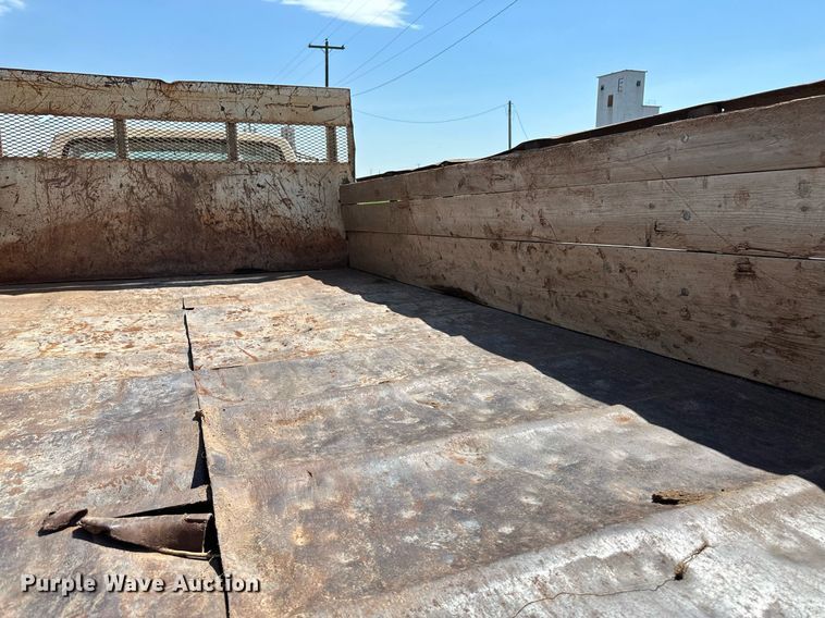 image for item NE9022 1995 Ford F700  dump flatbed truck