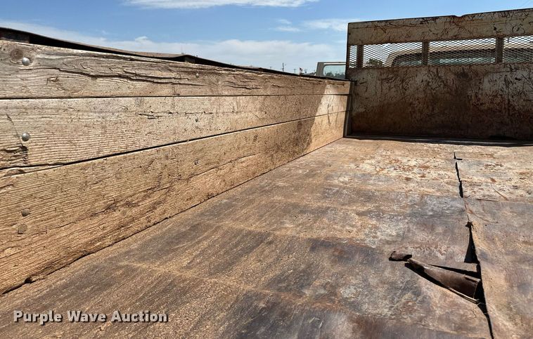 image for item NE9022 1995 Ford F700  dump flatbed truck