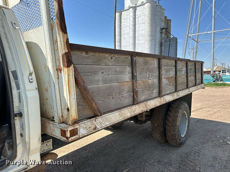 image for item NE9022 1995 Ford F700  dump flatbed truck