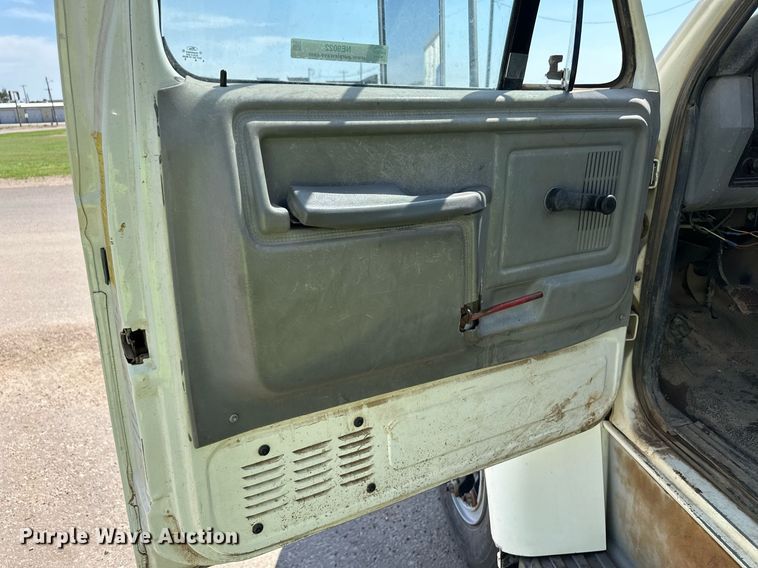 image for item NE9022 1995 Ford F700  dump flatbed truck