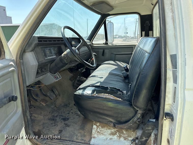 image for item NE9022 1995 Ford F700  dump flatbed truck