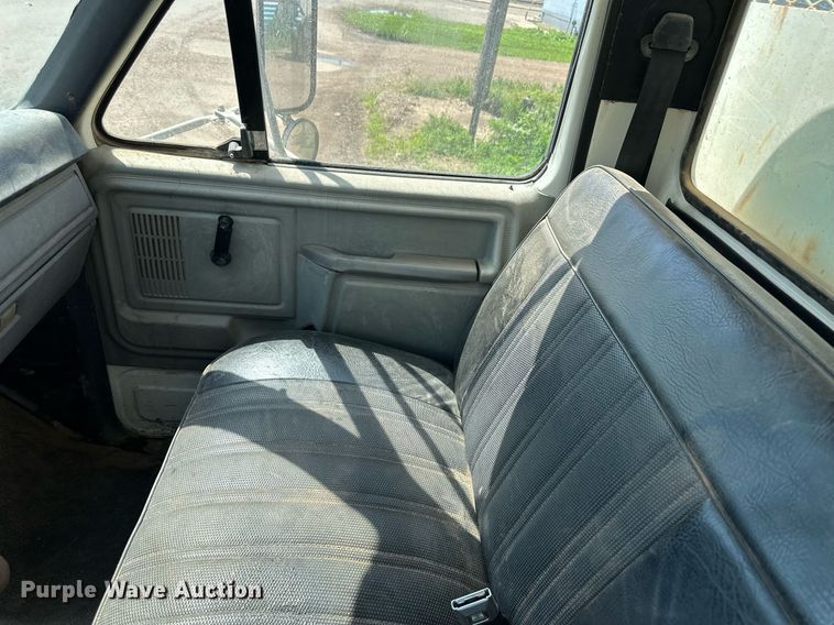 image for item NE9022 1995 Ford F700  dump flatbed truck