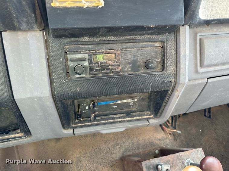 image for item NE9022 1995 Ford F700  dump flatbed truck