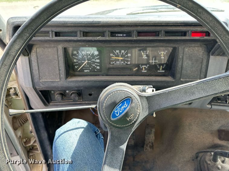 image for item NE9022 1995 Ford F700  dump flatbed truck