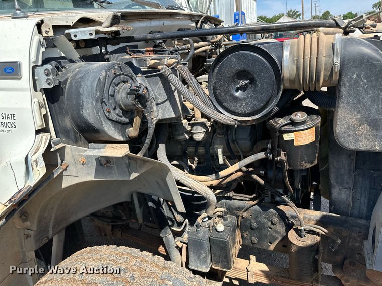 image for item NE9022 1995 Ford F700  dump flatbed truck