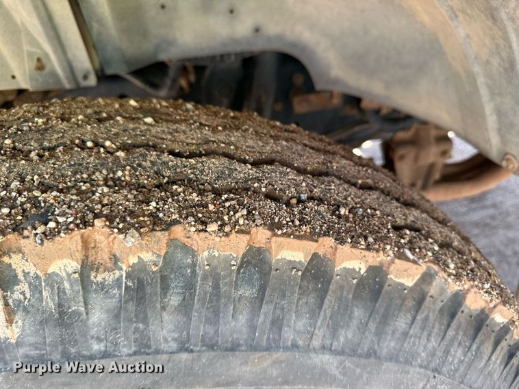 image for item NE9022 1995 Ford F700  dump flatbed truck