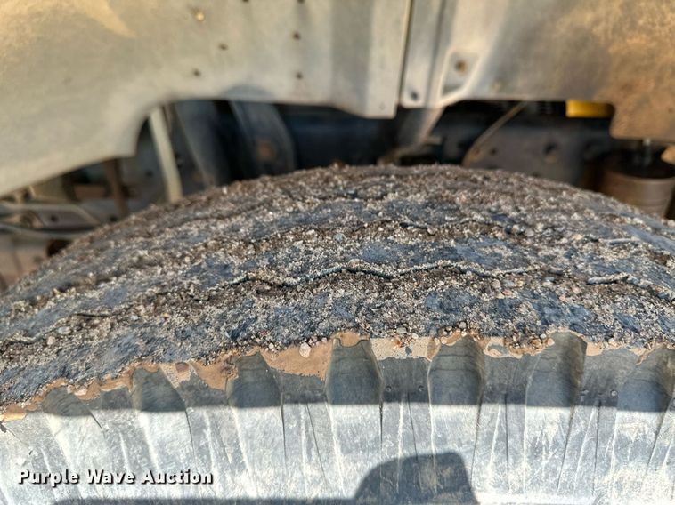 image for item NE9022 1995 Ford F700  dump flatbed truck