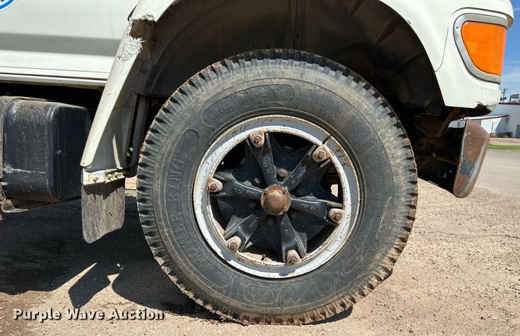 image for item NE9022 1995 Ford F700  dump flatbed truck