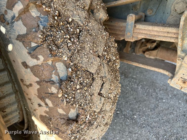 image for item NE9022 1995 Ford F700  dump flatbed truck