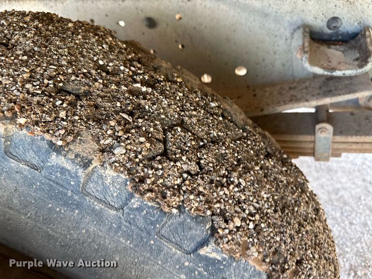 image for item NE9022 1995 Ford F700  dump flatbed truck