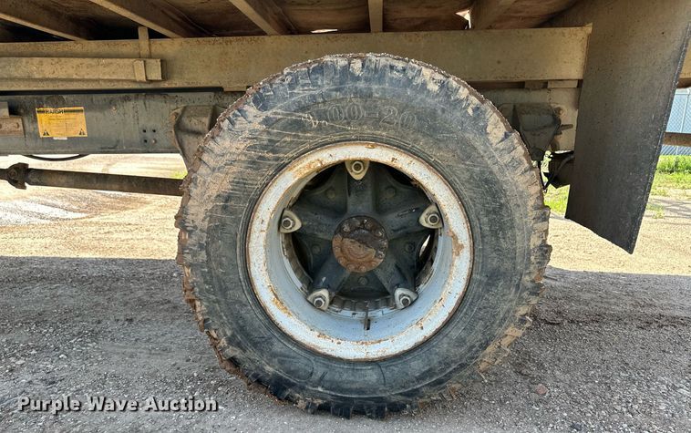 image for item NE9022 1995 Ford F700  dump flatbed truck