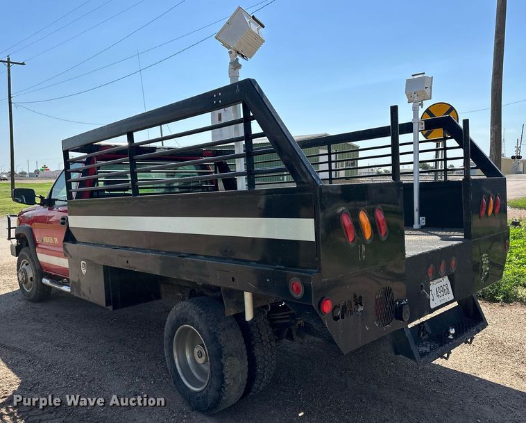 image for item NE9023 2003 Chevrolet 3500  flatbed pickup truck