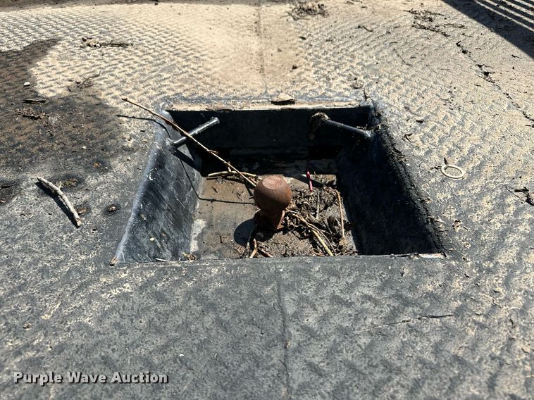 image for item NE9023 2003 Chevrolet 3500  flatbed pickup truck