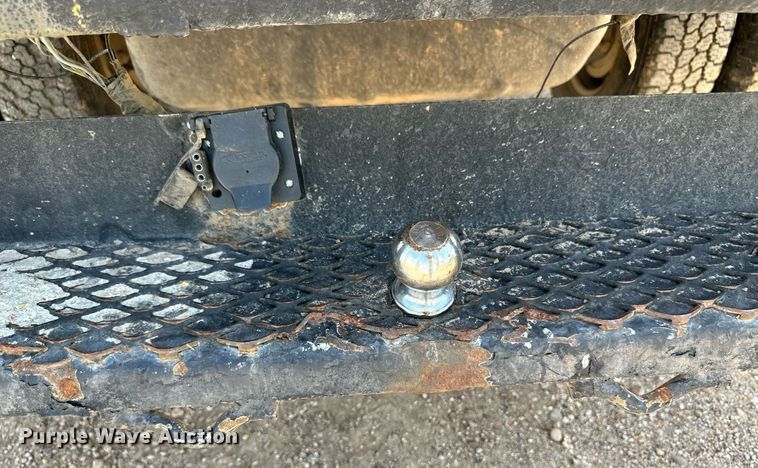 image for item NE9023 2003 Chevrolet 3500  flatbed pickup truck