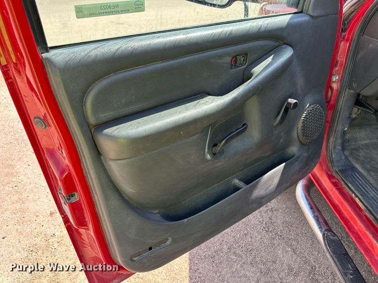 image for item NE9023 2003 Chevrolet 3500  flatbed pickup truck