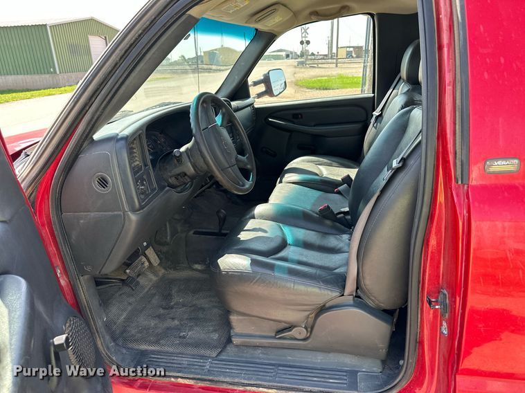 image for item NE9023 2003 Chevrolet 3500  flatbed pickup truck