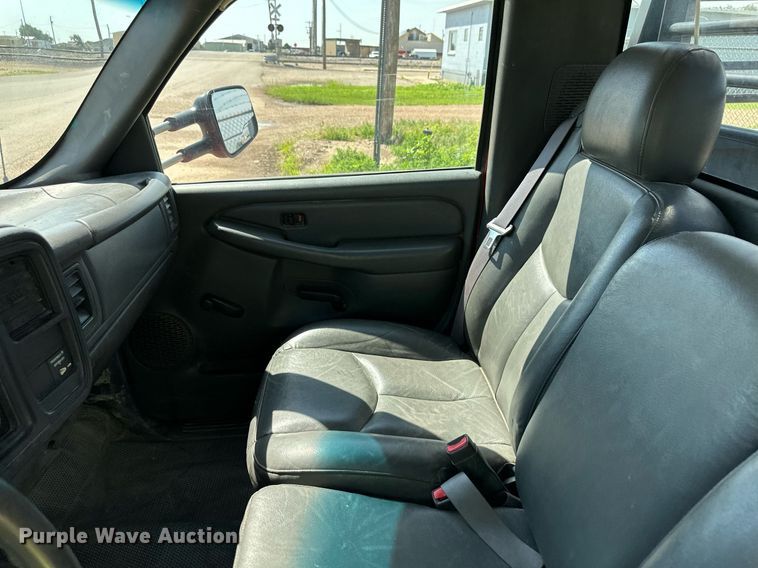 image for item NE9023 2003 Chevrolet 3500  flatbed pickup truck