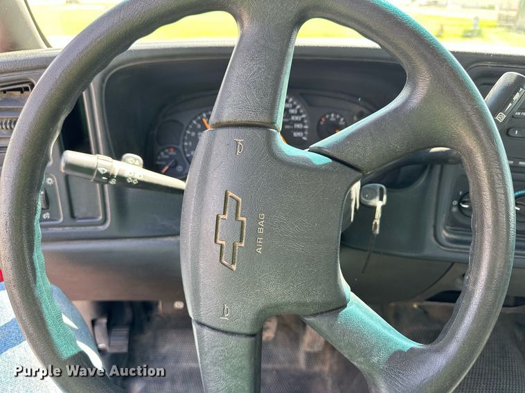 image for item NE9023 2003 Chevrolet 3500  flatbed pickup truck