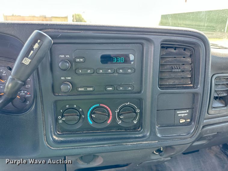 image for item NE9023 2003 Chevrolet 3500  flatbed pickup truck