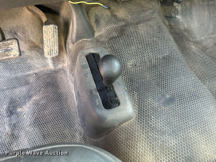 image for item NE9023 2003 Chevrolet 3500  flatbed pickup truck