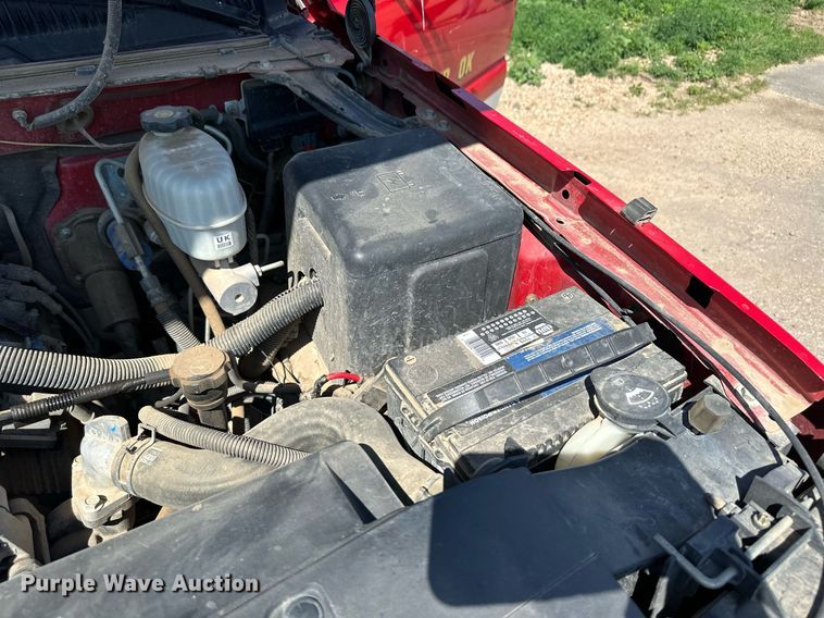 image for item NE9023 2003 Chevrolet 3500  flatbed pickup truck