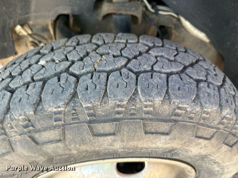 image for item NE9023 2003 Chevrolet 3500  flatbed pickup truck