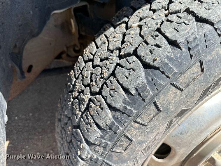 image for item NE9023 2003 Chevrolet 3500  flatbed pickup truck