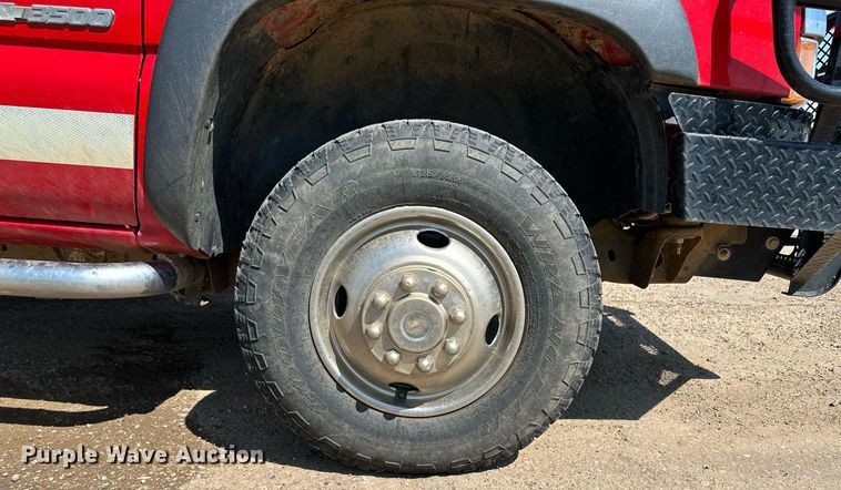 image for item NE9023 2003 Chevrolet 3500  flatbed pickup truck