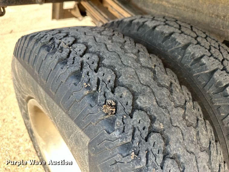 image for item NE9023 2003 Chevrolet 3500  flatbed pickup truck