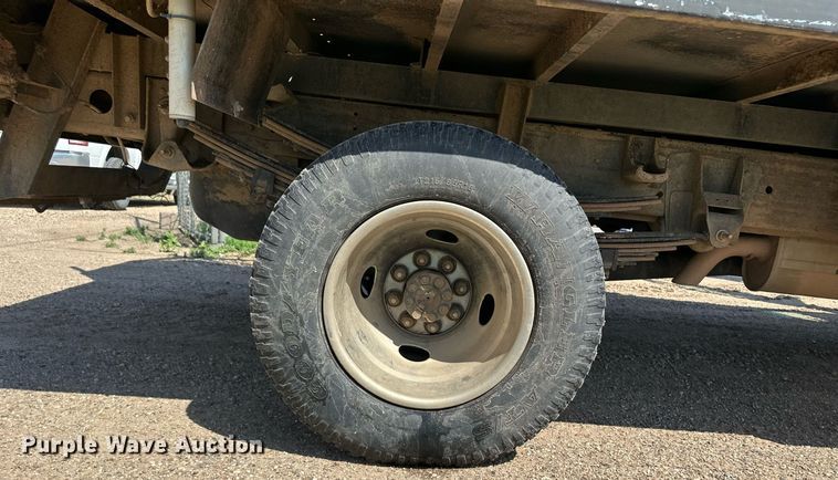 image for item NE9023 2003 Chevrolet 3500  flatbed pickup truck