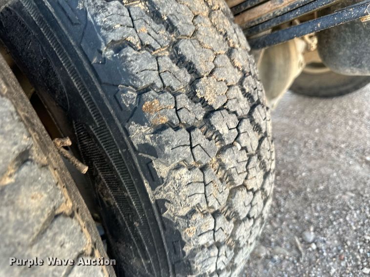 image for item NE9023 2003 Chevrolet 3500  flatbed pickup truck