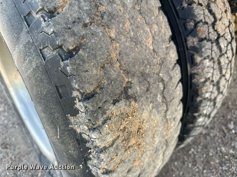 image for item NE9023 2003 Chevrolet 3500  flatbed pickup truck