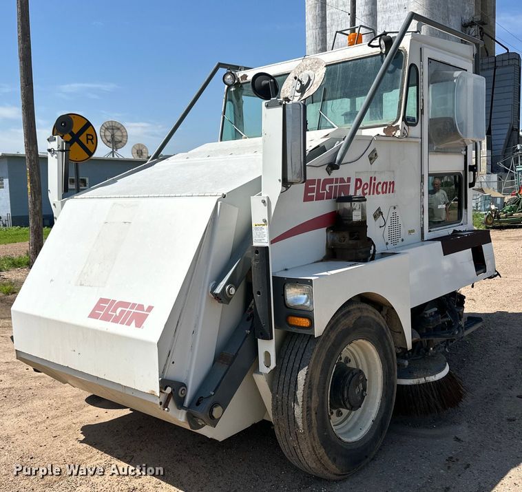 image for item NE9024 2007 Elgin Pelican  street sweeper truck