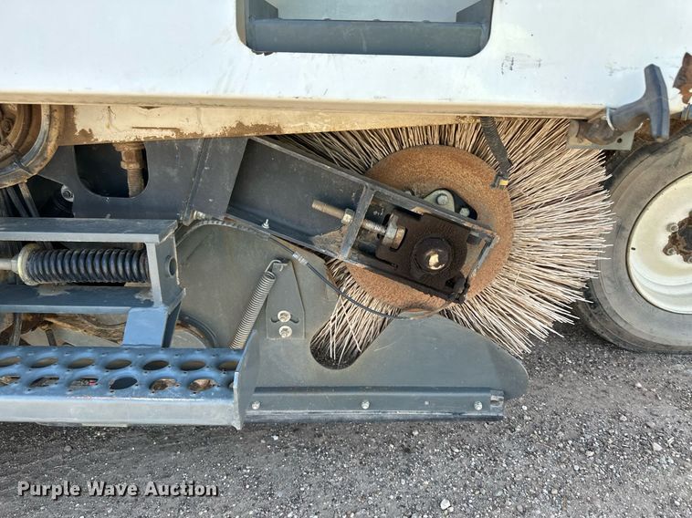 image for item NE9024 2007 Elgin Pelican  street sweeper truck