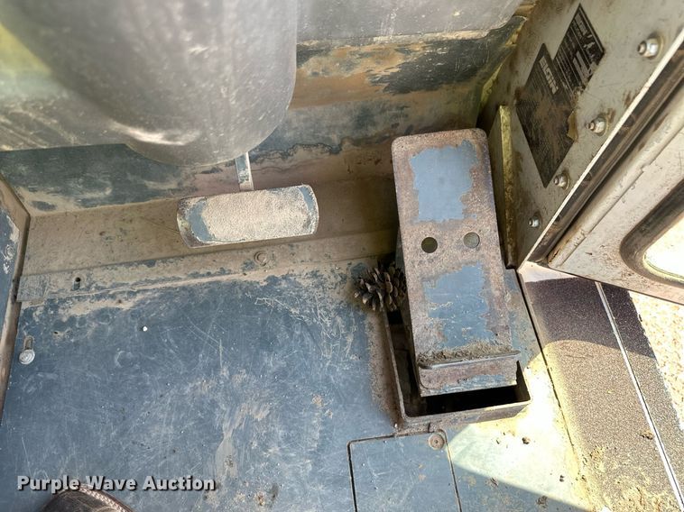 image for item NE9024 2007 Elgin Pelican  street sweeper truck