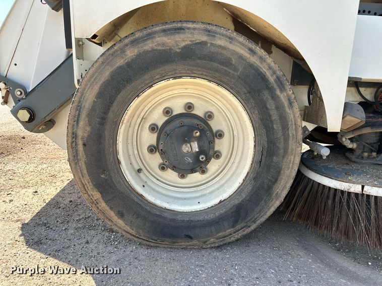 image for item NE9024 2007 Elgin Pelican  street sweeper truck