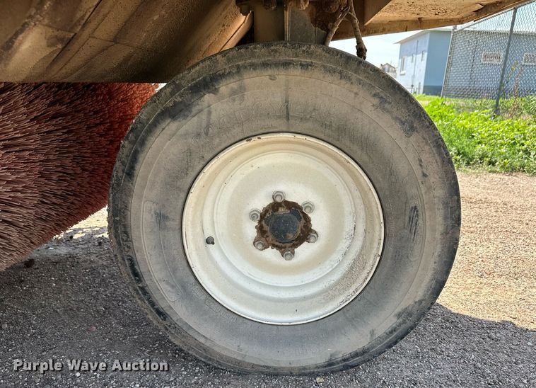 image for item NE9024 2007 Elgin Pelican  street sweeper truck