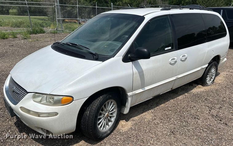 image for item NP9758 2000 Chrysler Town & Country  van