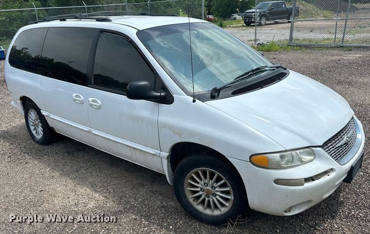 image for item NP9758 2000 Chrysler Town & Country  van