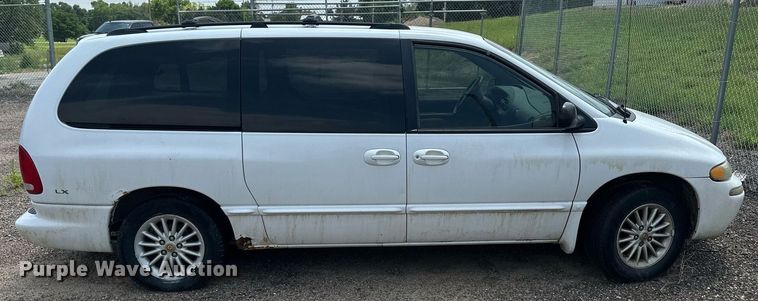 image for item NP9758 2000 Chrysler Town & Country  van