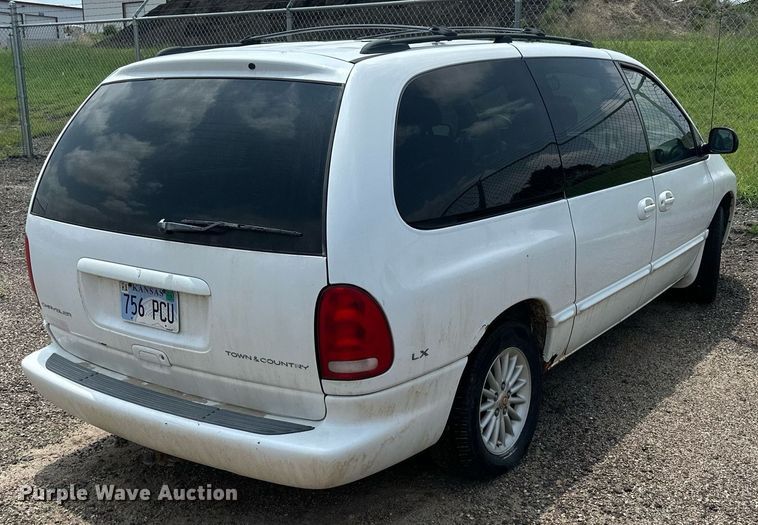 image for item NP9758 2000 Chrysler Town & Country  van
