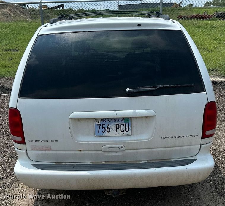 image for item NP9758 2000 Chrysler Town & Country  van