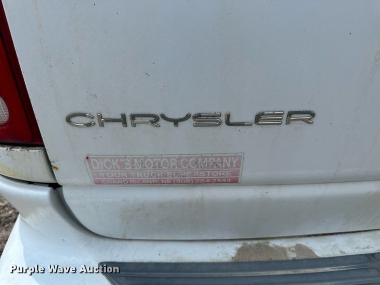 image for item NP9758 2000 Chrysler Town & Country  van