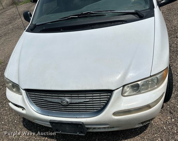 image for item NP9758 2000 Chrysler Town & Country  van