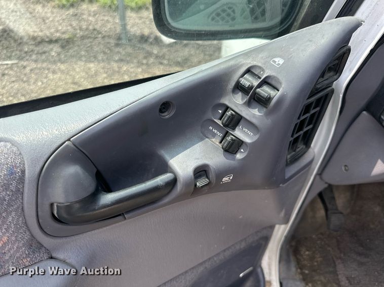 image for item NP9758 2000 Chrysler Town & Country  van