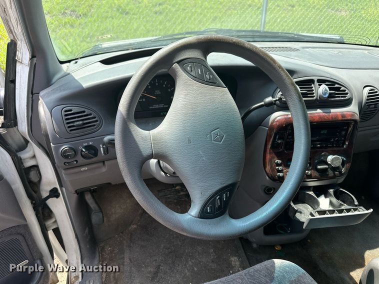 image for item NP9758 2000 Chrysler Town & Country  van