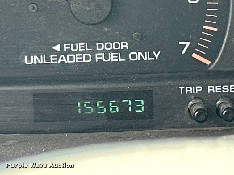 image for item NP9758 2000 Chrysler Town & Country  van