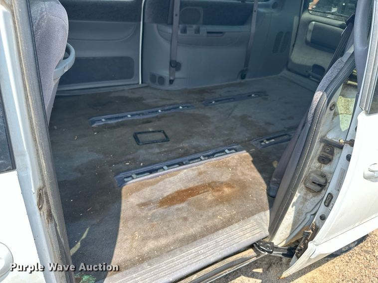 image for item NP9758 2000 Chrysler Town & Country  van