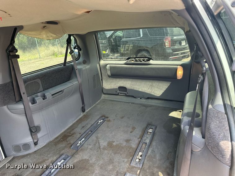 image for item NP9758 2000 Chrysler Town & Country  van