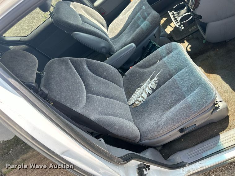 image for item NP9758 2000 Chrysler Town & Country  van